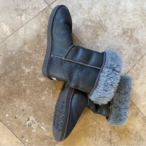 UGGs ladies slate gray size 5 very good condition cool grey color. - Picture 4 of 15
